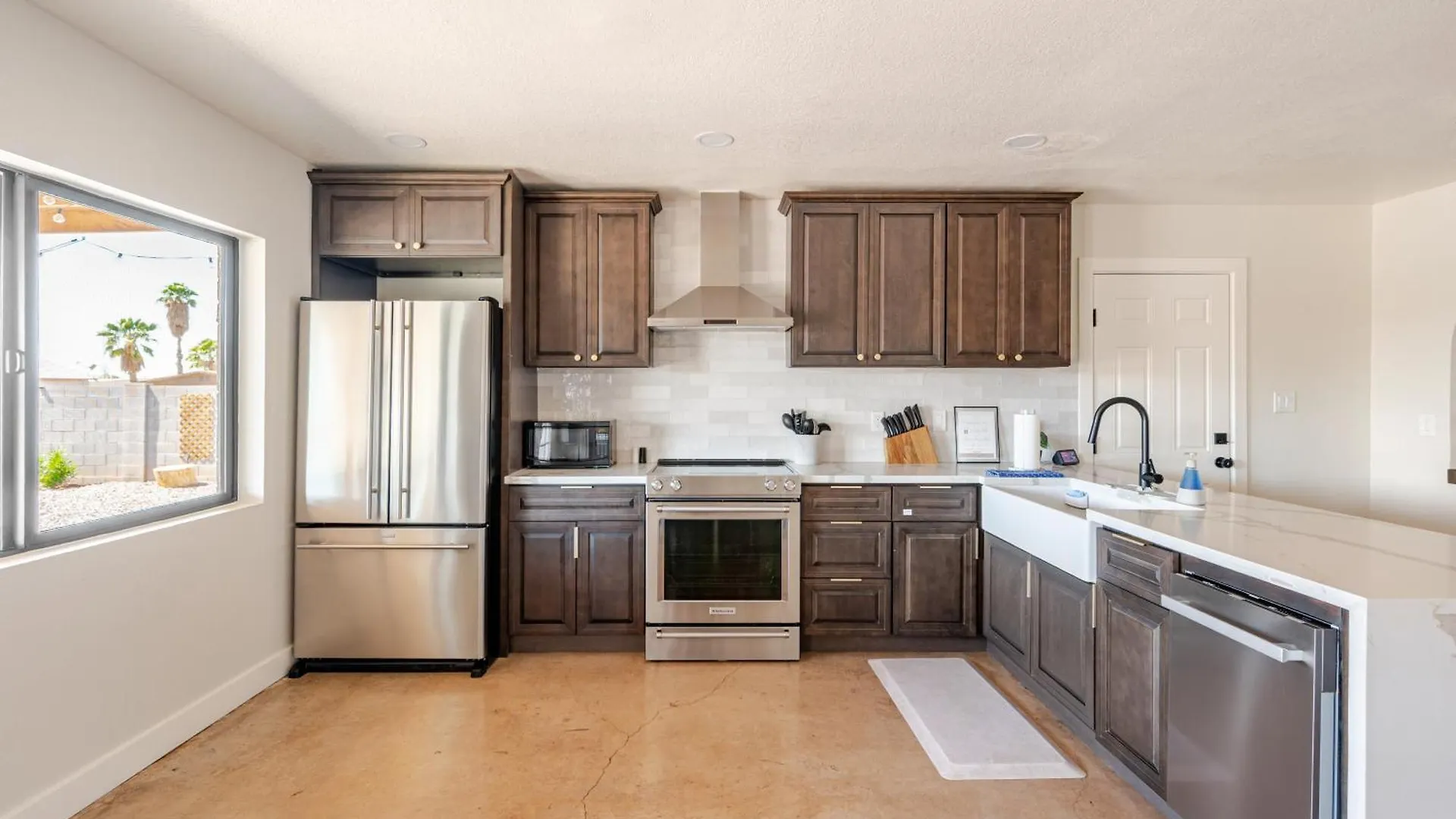 Renovated Retreat! Cozy Firepit Nights Await! Villa Phoenix